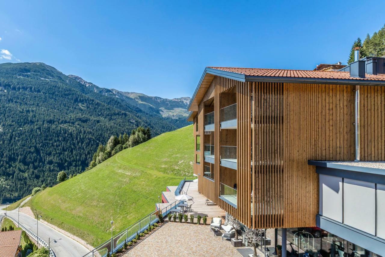 Boutique Hotel Kircher Sarentino Esterno foto